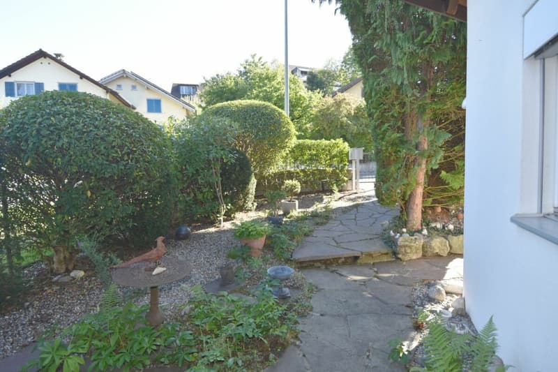 Freistehendes Einfamilienhaus mit idyllischem Garten (10)