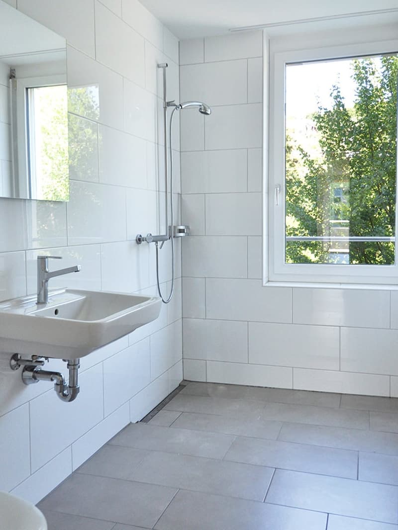 Badezimmer mit Dusche
