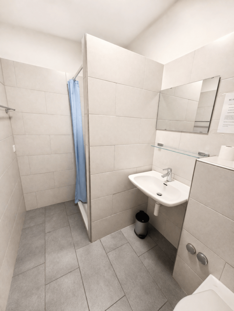Dusche/WC (zur gemeinsamen Nutzung)