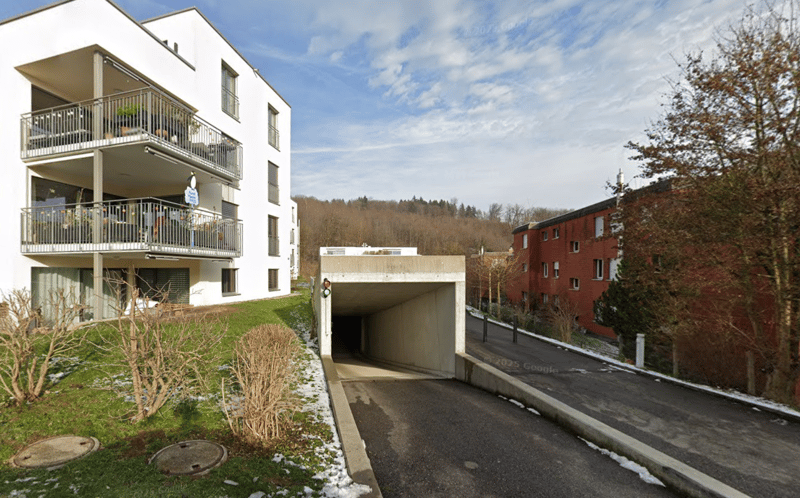 Einstellhallenplätze in Tiefgarage zu vermieten (1)