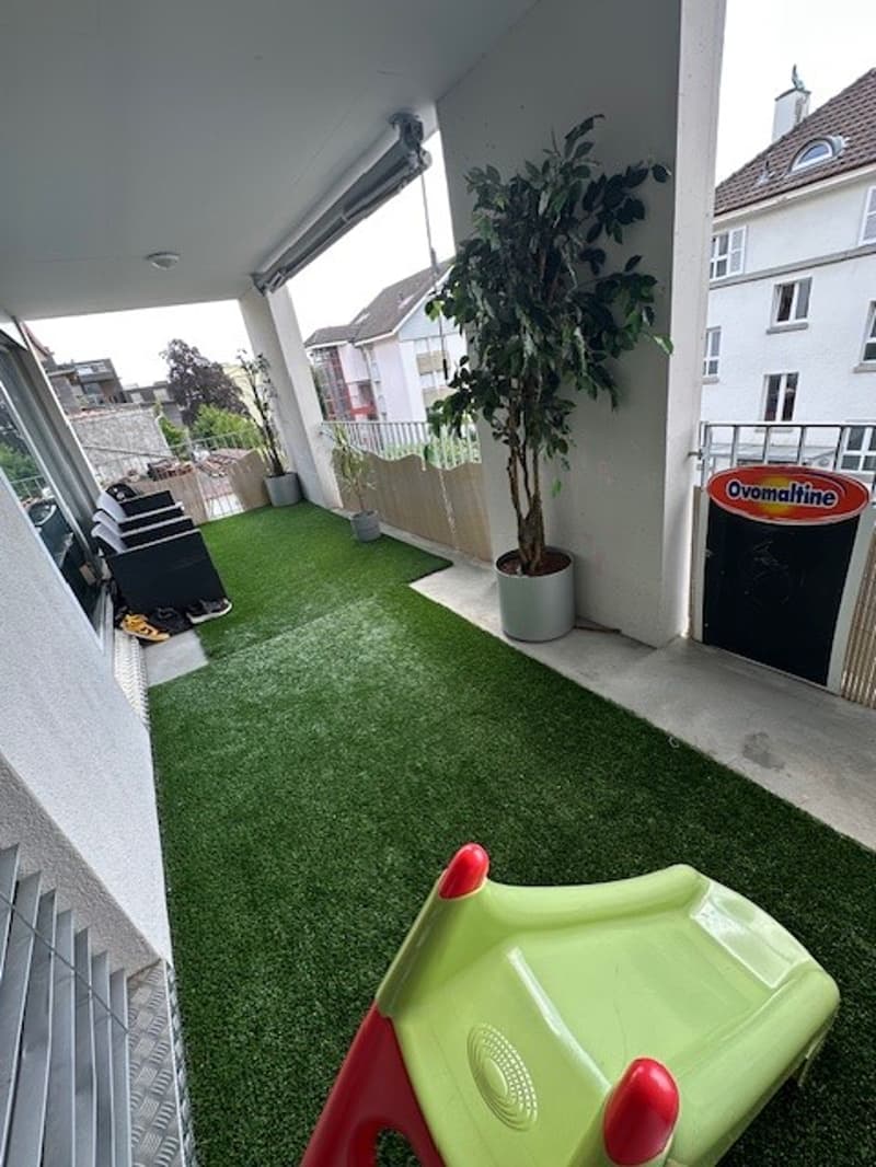 Moderne und helle 3.5-Zimmerwohnung mit grossem Balkon in Pieterlen (8)