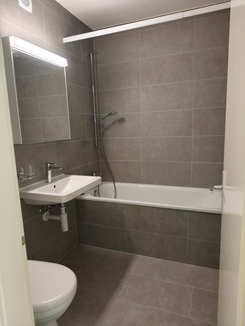 Helle 3-Zimmerwohnung mit Balkon – Aegertenstrasse 1, Biel (3)