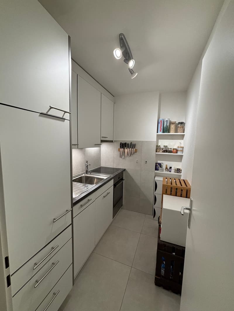 Top sanierte 2-Zimmerwohnung mit grossem Balkon in Biel (2)