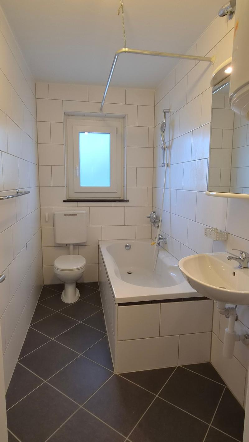 Helle 2-Zimmer-Wohnung mit Balkon in Brügg – sofort verfügbar! (4)