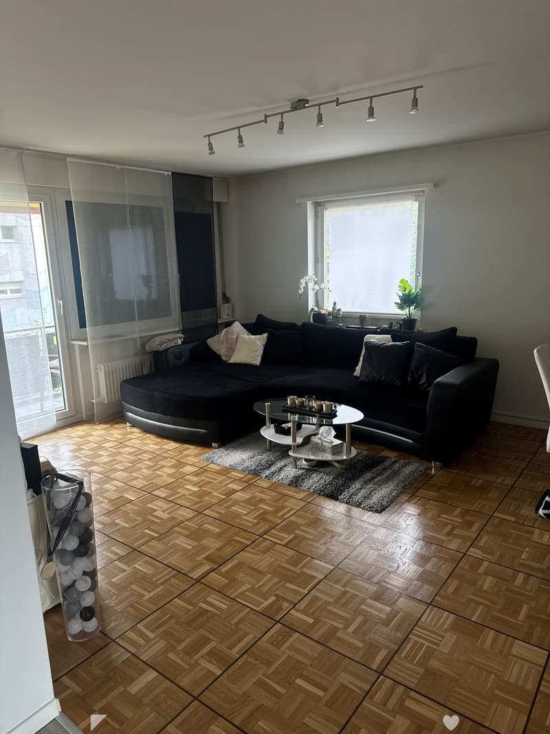 Helle 3.5-Zimmerwohnung mit zwei Balkonen in Biel (4)