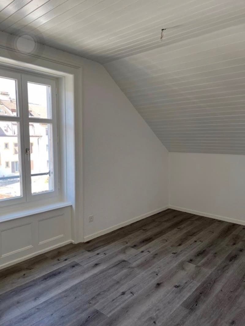 Charmante 3-Zimmer-Dachwohnung mit modernem Ausbau in Biel (10)