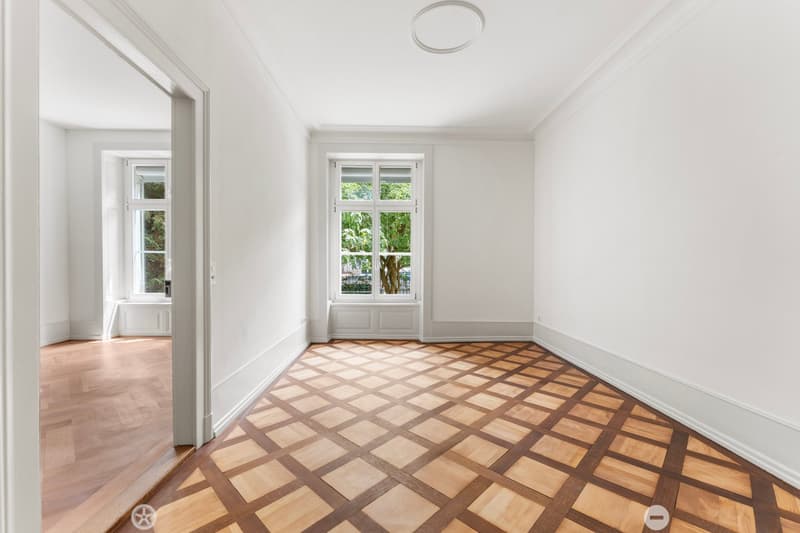 Stilvoll sanierte Altbauwohnung mit eigenem Garten an zentraler Lage in Biel (7)