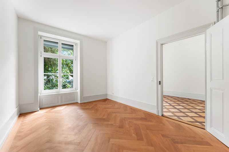 Stilvoll sanierte Altbauwohnung mit eigenem Garten an zentraler Lage in Biel (8)