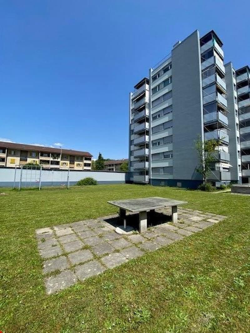 Moderne 2.5-Zimmerwohnung mit Balkon & Gartenblick – ab 1. November in Biel (8)