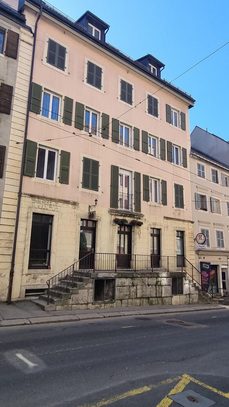 4 pièces lumineux de 100 m² au 3ème étage – rénové avec 2 salles de bains (6)