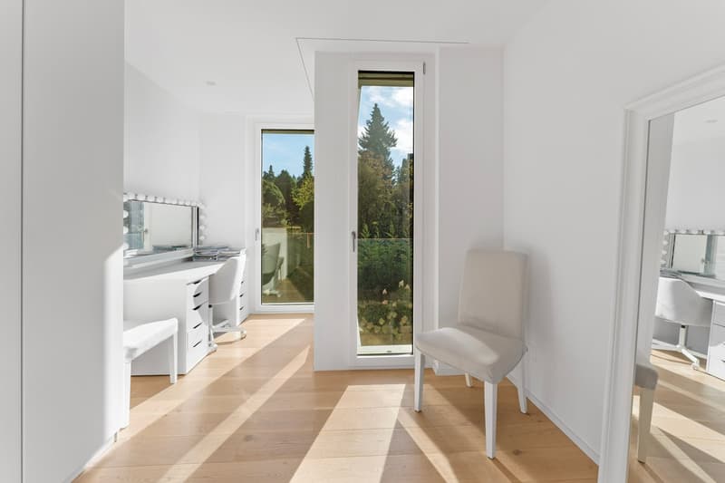 Exklusive 5.5-Zimmer-Traumwohnung mit Seeblick am Oberfeldweg in Bellmund (10)