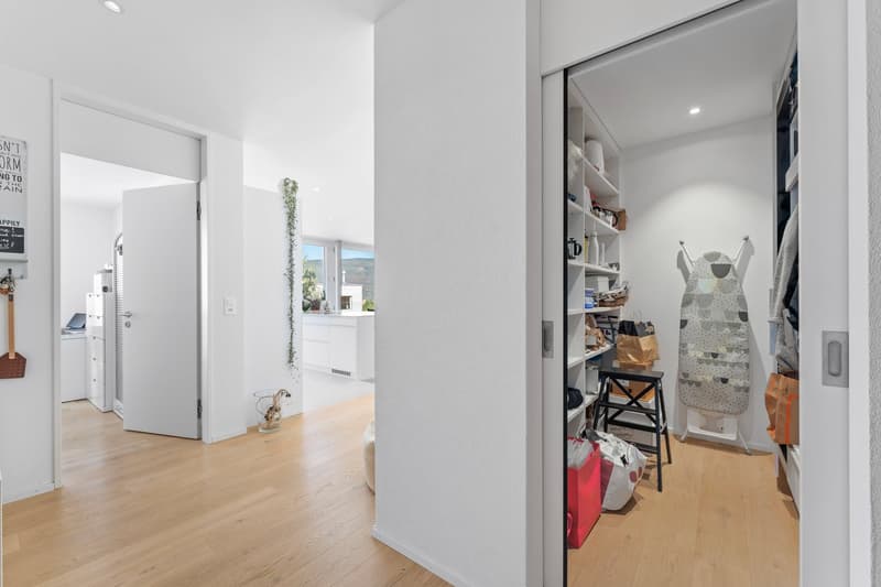 Exklusive 5.5-Zimmer-Traumwohnung mit Seeblick am Oberfeldweg in Bellmund (13)
