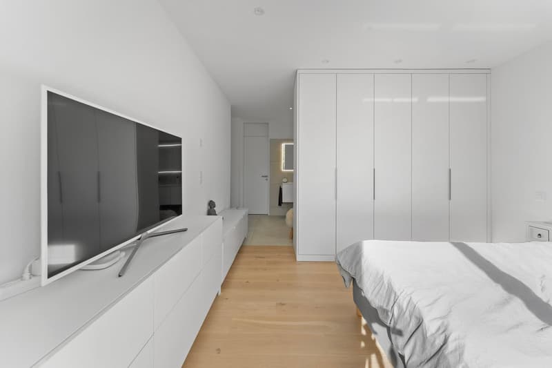 Exklusive 5.5-Zimmer-Traumwohnung mit Seeblick am Oberfeldweg in Bellmund (8)