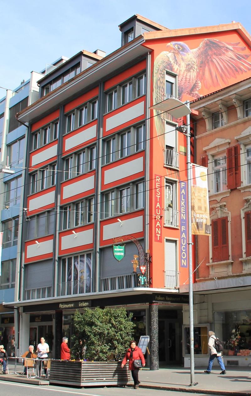 Grosszügige 2.5-Zimmer-Dachwohnung mit grossem Balkon an zentraler Lage (12)