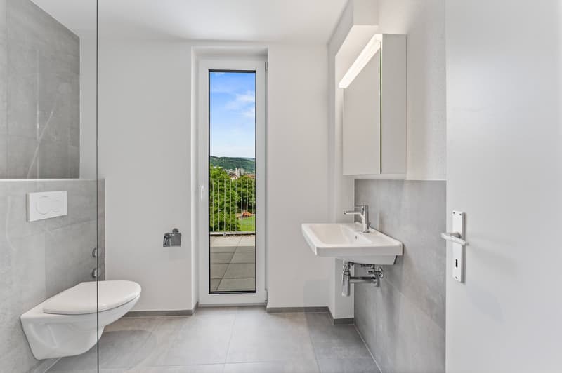 Moderne 2.5-Zimmer-Attikawohnung mit zwei grosszügigen Terrassen in Nidau (5)