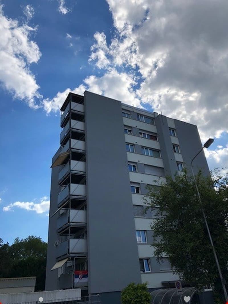 Attraktive 4.5-Zimmerwohnung mit Balkon in Biel (1)