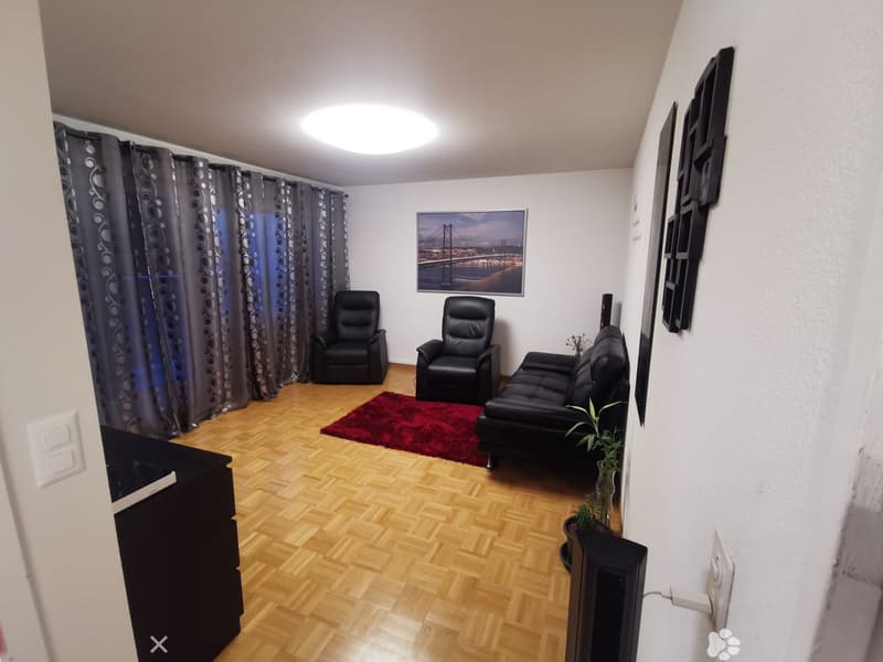 Attraktive 4.5-Zimmerwohnung mit Balkon in Biel (2)