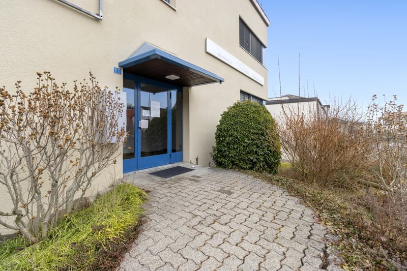 Bureau meublé prêt à être occupé dans un emplacement bien desservi à Wädenswil (2)