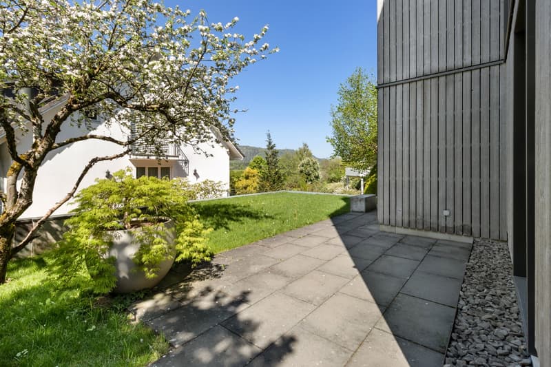 Traumhafte 3.5-Zimmer Erdgeschosswohnung in Kilchberg - Luxus und Komfort vereint (2)