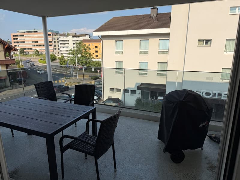 Attraktive 2.5-Zimmerwohnung mit grosser Terrasse (8)