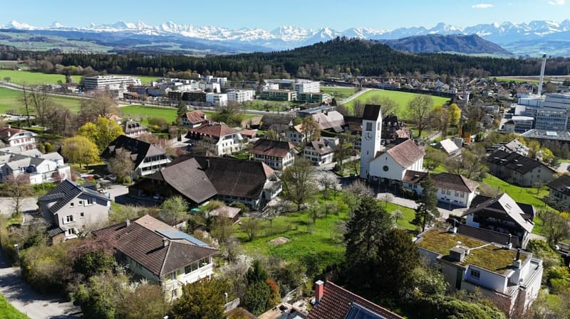 Herrschaftliches Gutshaus im alten Dorfkern von Gümligen (3)