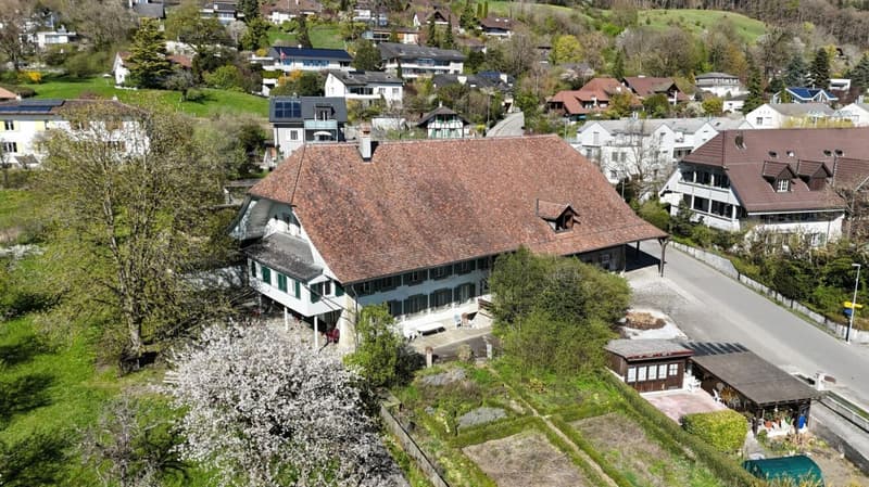 Herrschaftliches Gutshaus im alten Dorfkern von Gümligen (2)