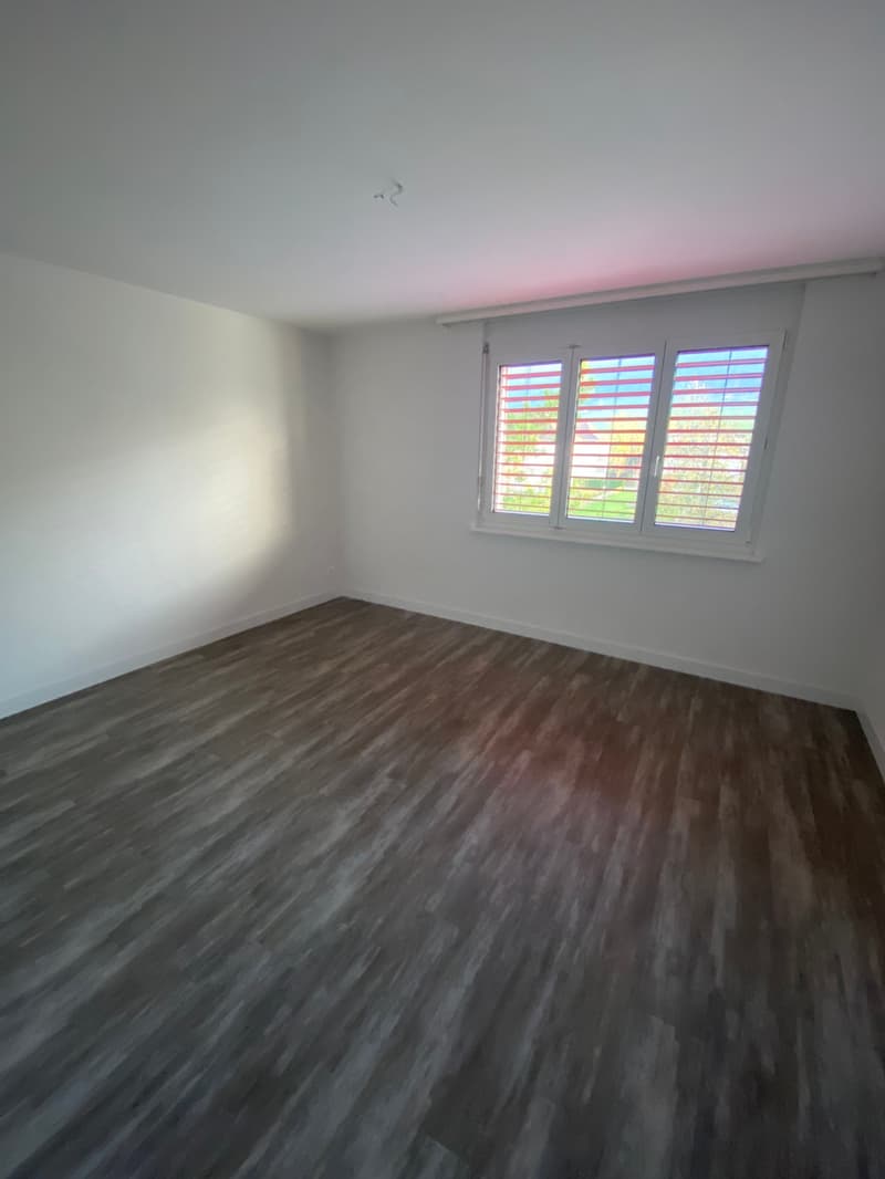 Spacieux appartement de 4.5 pièces avec balcon à Fleurier (5)