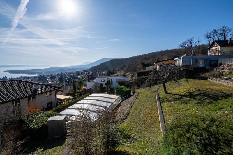 House on a hill, surrounded by nature, view of a valley and the sea