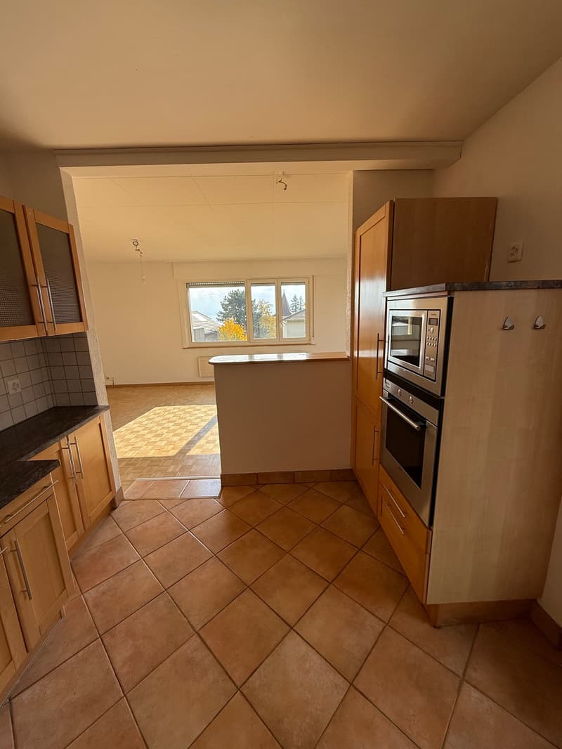 Spacieux appartement de 5.5 pièces à Corcelles avec balcon et jardin (4)
