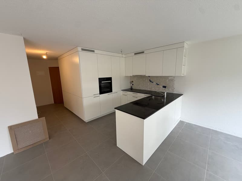 Appartement lumineux de 4.5 pièces avec balcon à Corcelles (3)