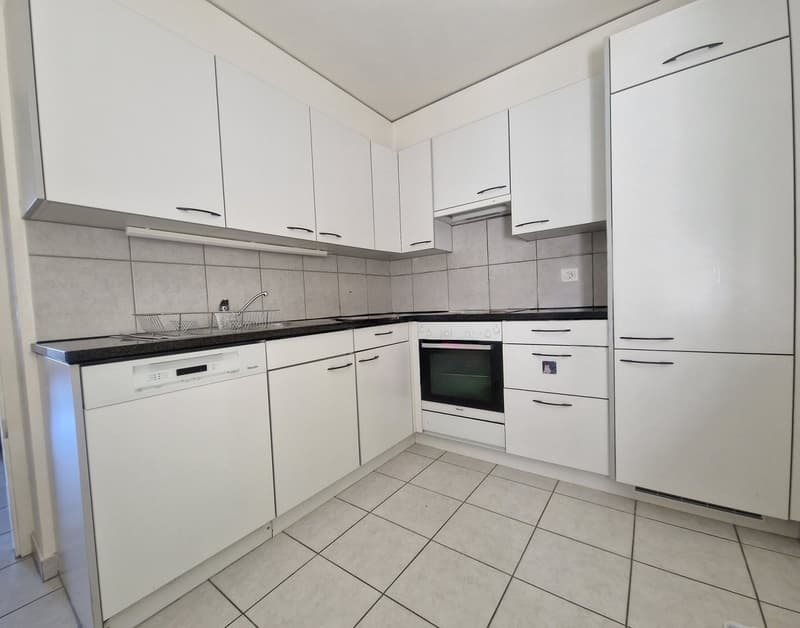 Très bel appartement de 4 pièces avec vue à Hauterive (1)
