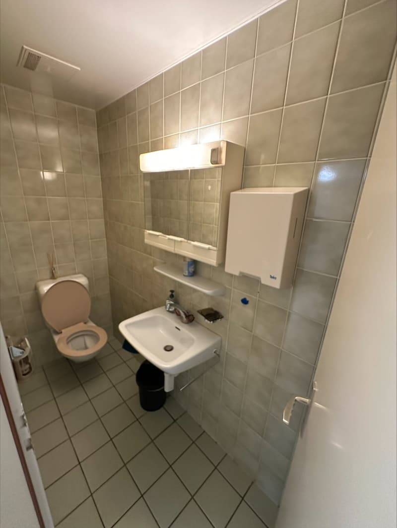 Bureau lumineux de 4 pièces au cœur de Neuchâtel (12)