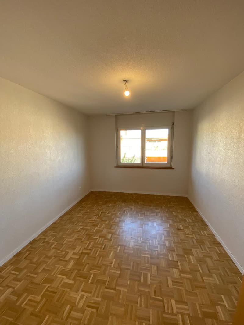 Spacieux appartement de 5.5 pièces avec balcon à Corcelles (8)