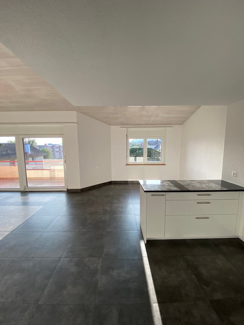 Spacieux appartement de 5.5 pièces avec balcon à Corcelles (5)