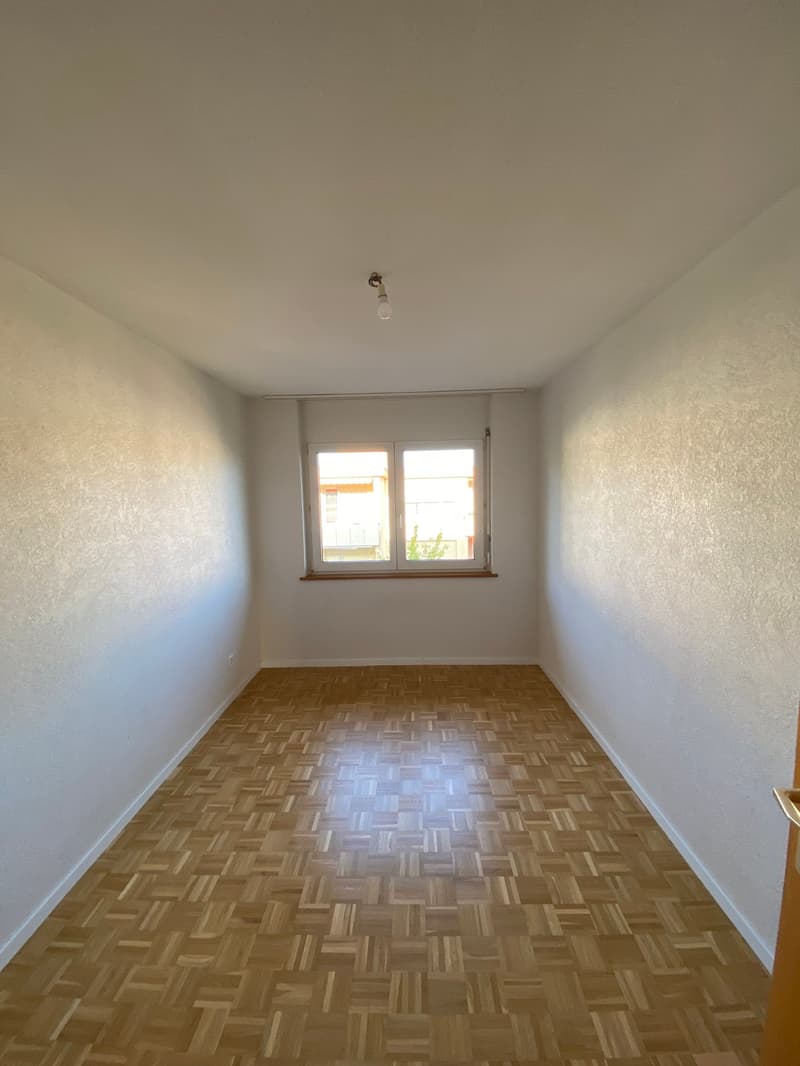 Spacieux appartement de 5.5 pièces avec balcon à Corcelles (9)