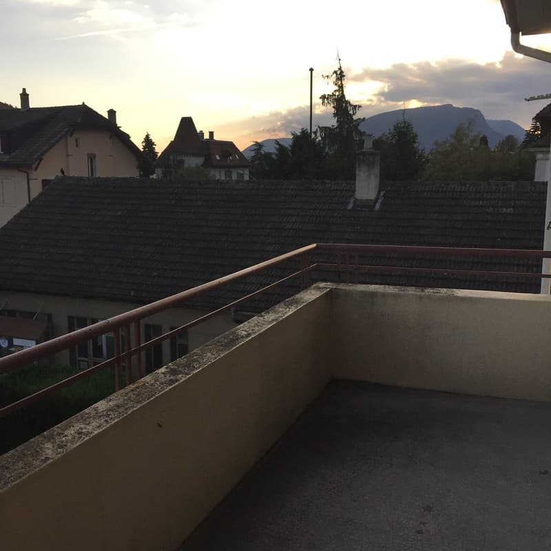 Spacieux appartement de 4 pièces avec balcon à Peseux (8)