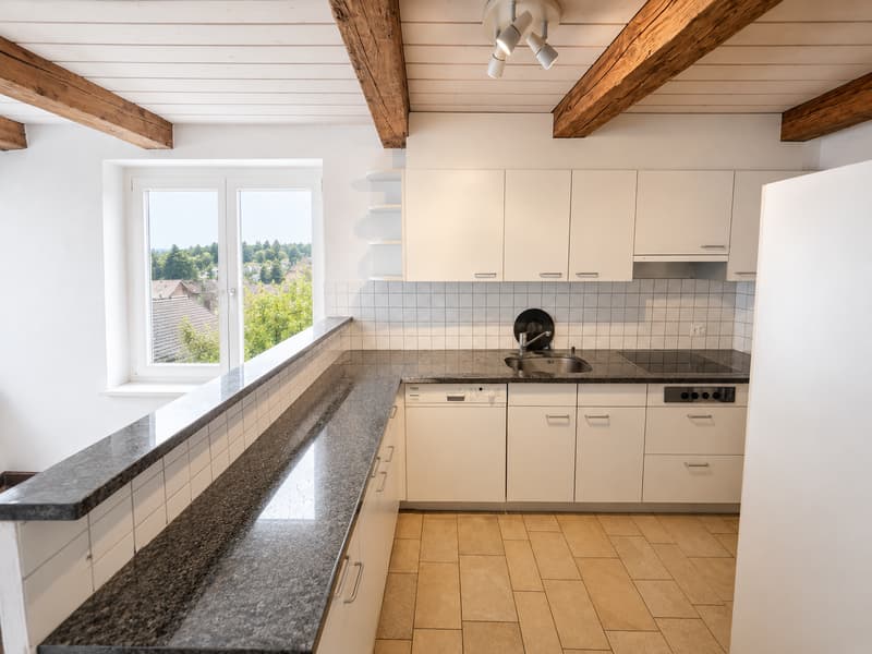 Charmantes 4-Zimmer-Wohnung im Herzen von Cressier (3)