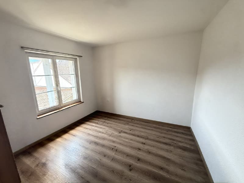 Charmantes 4-Zimmer-Wohnung im Herzen von Cressier (5)