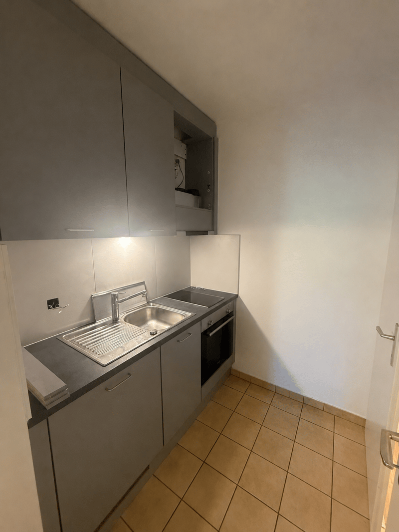 Charmant studio avec balcon à Neuchâtel (2)