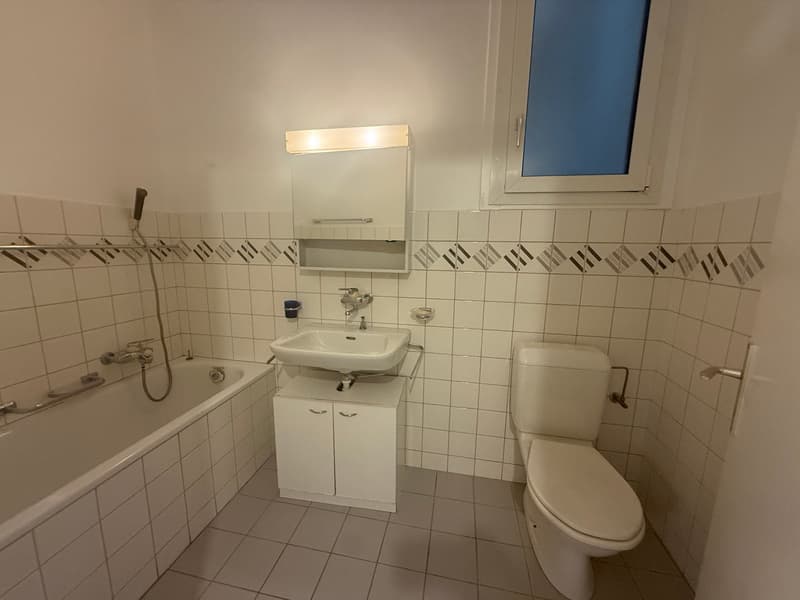 Charmant studio avec balcon à Neuchâtel (4)
