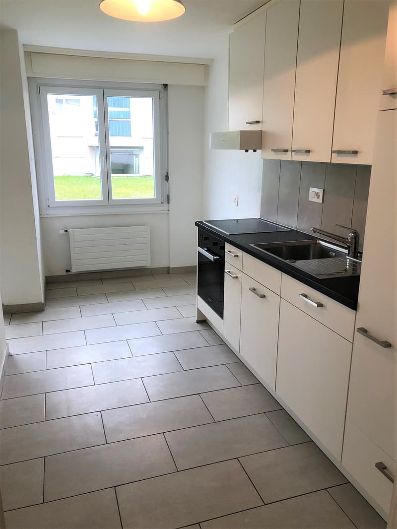 Appartement de 2.5 pièces avec balcon à Hauterive (1)