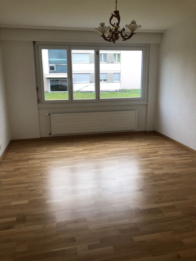 Appartement de 2.5 pièces avec balcon à Hauterive (5)