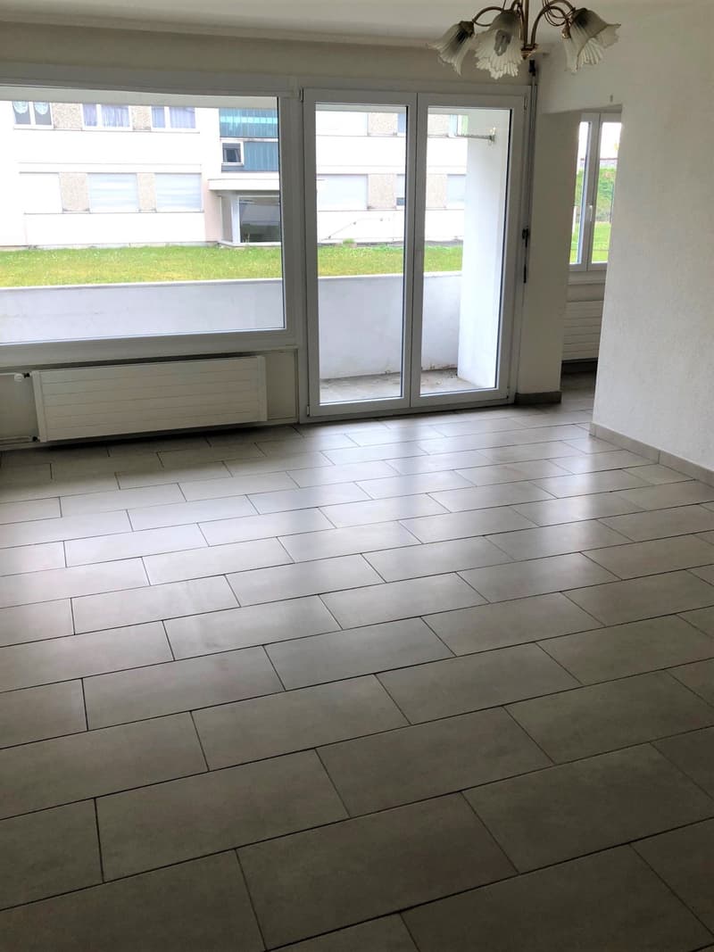 Appartement de 2.5 pièces avec balcon à Hauterive (3)