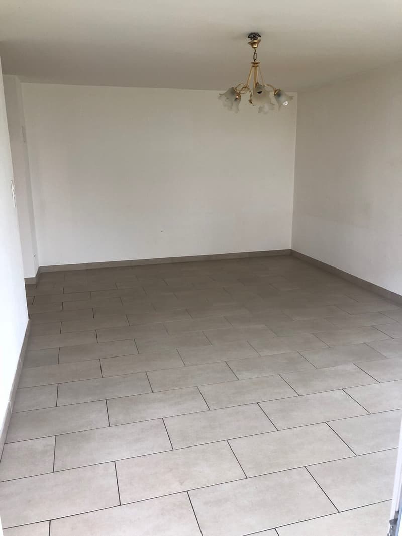 Appartement de 2.5 pièces avec balcon à Hauterive (4)