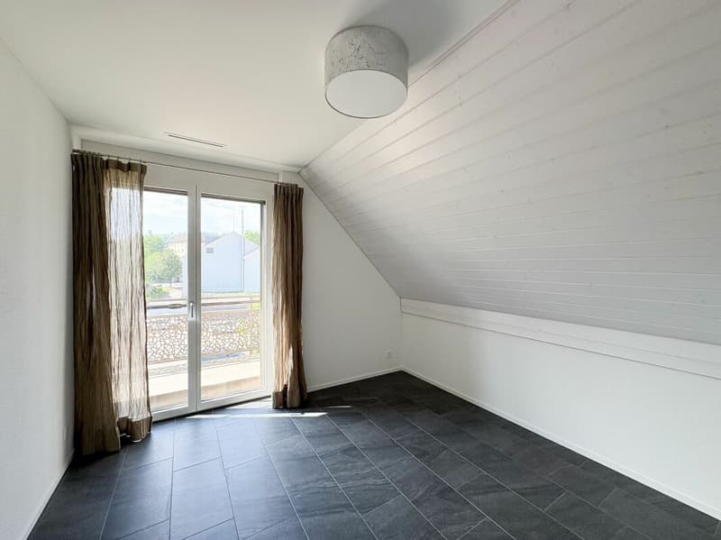 3.5-Zimmer-Dachwohnung mit zwei Balkone an ruhiger und grüner Lage (7)