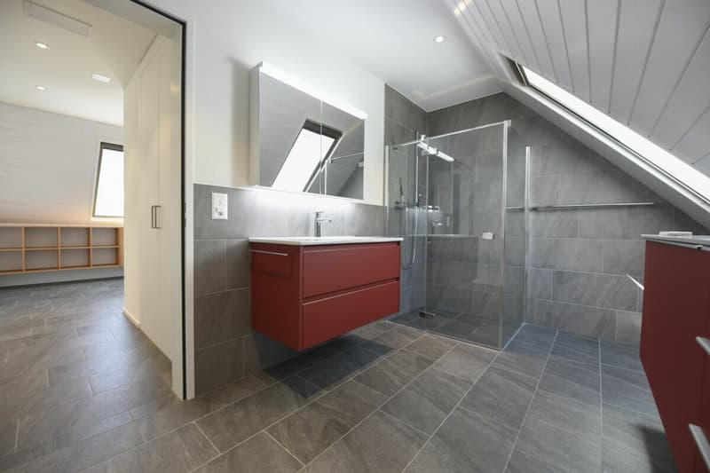 3.5-Zimmer-Dachwohnung mit zwei Balkone an ruhiger und grüner Lage (4)