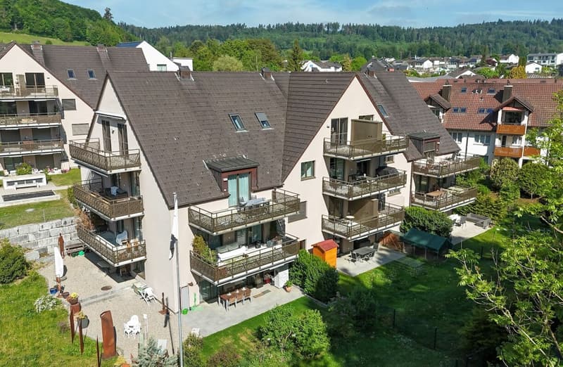 3.5-Zimmer-Dachwohnung mit zwei Balkone an ruhiger und grüner Lage (10)