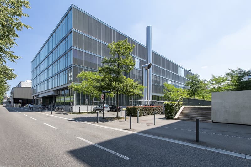 Attraktive Bürofläche im 3. Obergeschoss an bestens erschlossener Lage in Zürich Oerlikon (2)