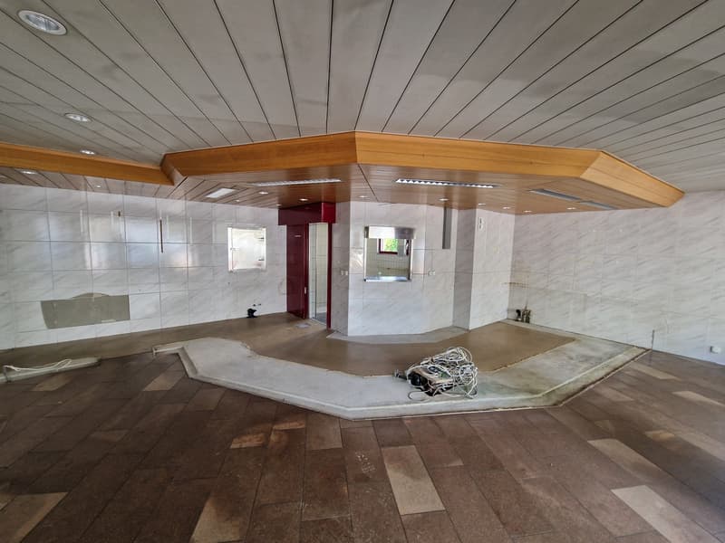 Praxis-/Büro-/Verkaufsfläche im Zentrum von Männedorf (4)