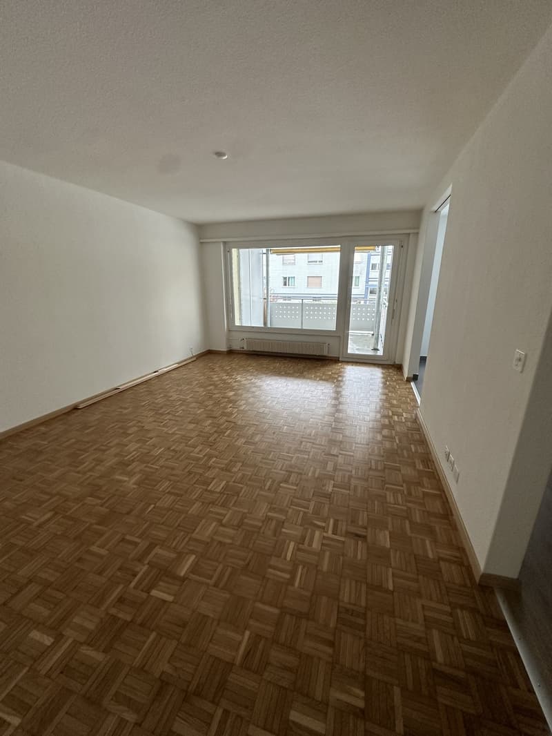 2.5-Zimmer-Wohnung im 3.OG links mit grossem Balkon (4)